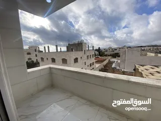  28 فيلا فخمة للبيع