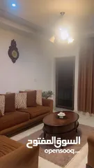  3 صالون كامل طقم امريكي وطاولات خشب وقطعة سجاد مع ثريا خشب