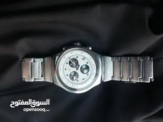  8 ساعة سواتش اصلي للبيع بسعر مناسب وقابل للتفاوض