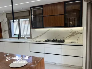  1 شقه فاخرة للبيع في سطح مرحبا قرب مسجد الخلفاء