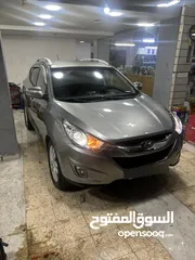  4 Hyundai tuscon