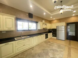  5 5 + 1 BR Fabulous Villa with Private Pool in Bausher