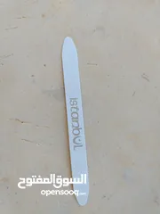  4 عود نظيف مخزن استخدام خفيف على مدار سنتين مع ريشه جديده و اوتار جديده واصليه لتواصل على الواتس