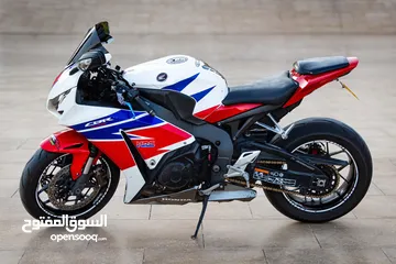  6 HONDA CBR1000RR