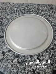  4 صدور المنيوم كنافة تقيل مقاس من من الداخل 18 سم ومن الخارج 23 سم  مع غطاء مستعمل نظيف جدا كأنهم جدد