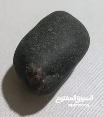  1 حجر نادر للبيع.