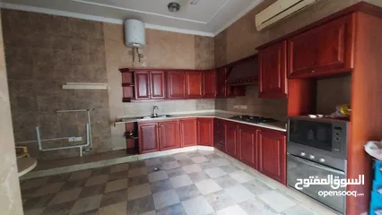  6 3 Bedrooms Villa for Rent in Al Khuwair REF:1068AR