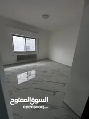  9 شقة واسعة و مجددة بالكامل للإيجار- الصويفية - خلف المدرسة الأمريكية - طابق ثاني . العمارة 6 شقق فقط