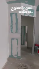  7 محل للبيع بالخلو مساحة 22 كتر مربع و نصف ، عليه سدة ع نصف المحل، عل شارع وسط البلد رام الله ، يبعد ع