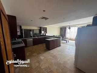  3 Luxury apartment three bedroom All en-suite have heating and cooling central AC,Electric abajour.