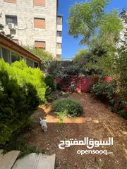  4 شقه ارضية مع حديقه مع عفش كامل للبيع في الصويفية