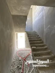  7 بيت عظم للبيع واجهه حجر مقصور من الداخل مسور من الخارج وبورسلان كامل داخلي موجود مطوب ومرخص