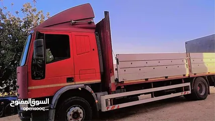  1 شاحنة نقل بضائع داخل وخارج طرابلس