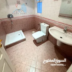  17 MADINAT AS SULTAN QABOOS  WELL MAINTAINED 4+1 BR IN PRIME LOCATION