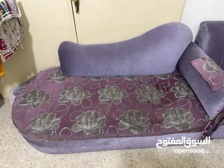  6 طقم كنب بحالة جيدة كورنر مع مقعدين لون بنفسجي فاتح بسعر جيد للبيع المستعجل