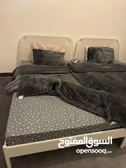  1 سرير عدد 2 مفرد ونص مع الفرشة من ايكيا لون ابيض مستعمل