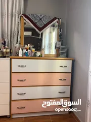  4 خزانة ملابس وخزانة أحذية و تسريحة للبيع