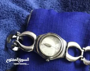  2 بيع ساعة من نوع سواتش