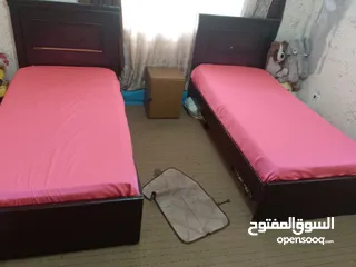  3 تختين خشب مع فرشتين