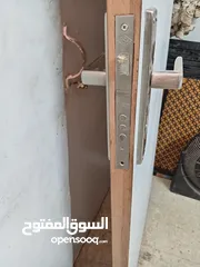  2 أبواب سكيوريت عدد 2 مستعمل للبيع كل باب قياس الأول عرض 90 سم الارتفاع 2متر والثاني 90 سم و8ملم 2متر