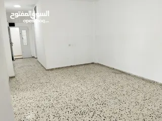  11 شقة للايجار حلحول الشارع الرئيسي