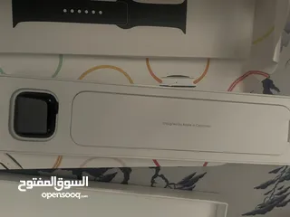  7 ساعة ابل SE 40mm بس ما معها شاحن بس وكالة من الشركة و مش مفتوحة و عليها لزقة شاشة