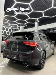  2 GTI mk8 عداد 30 ألف . اضافات نادرة . بحال الوكالة