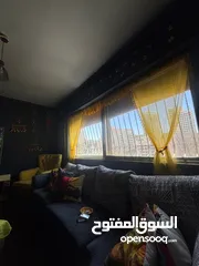  3 شقه في جبل الويبده اطلاله فندقيه تم تخفيض للسعر بداعي السفر