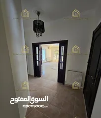  2 شقة في منطقة ام السماق ارضي مع حديقة وترسات