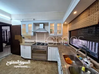  10 شقة طابقية للايجار في شارع عبدالله غوشة بمساحة بناء 200م