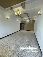  7 دار 100 متر في الشعب شارع الصحه شارع ورصيف عريض  نظيف جدا كامل من جميع النواحي