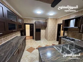  7 شقة طابقية - الصويفية - 3نوم 1ماستر - 240م - قرب الخدمات العامة