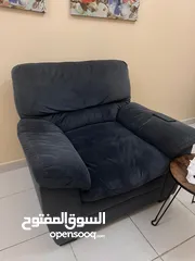  1 كنب وطاولة تلفزيون