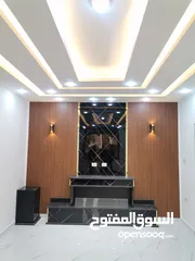  12 شقه ثالث فني 220 م دوبلكس مع رووف جنوب بوابه اللوازم لجامعه اليرموك خلف صيدليه الرازي