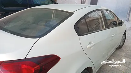  1 سياره كيا 3احد عشر الف