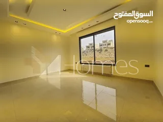  9 شقة ارضية مع ترس للبيع في رجم عميش بمساحة بناء 193م
