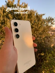  5 سامسونج جالاكسي اس 23 عادي 128 جيجا الرام 8 جيجا جهاز شبه كرتونة يعني لزقته لسا عليه جهاز ولا ارتب
