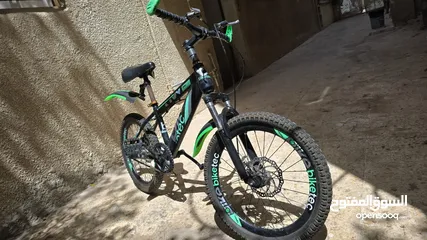  1 دراجه هوائيه نمره 20 بصفات ممتازه من نوع biketec، و مناسب الأجواء الحاليه.