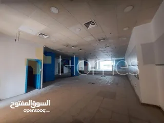  8 معرض يصلح لكافة الاعمال التجارية للبيع في شارع عبدالله غوشه