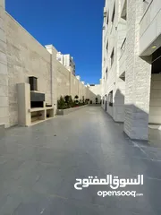  1 شقة للبيع  بمساحة فيلا 550 متر شقة شبة ارضي طريق المطار خلف مدارس العالمية