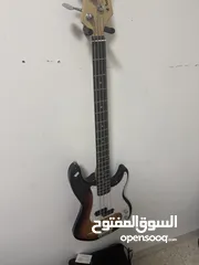  1 Bass guitar للبيع