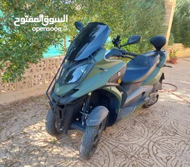  5 دراجة سكوتر كوادرو ثلاثية العجلات صناعة سويسرية محرك 350cc موديل 2019