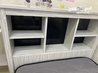  2 تخت مفرد + كومدينا للبيع – تصميم أنيق وخامة فخمة