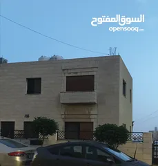  2 شقة دوبلكس شبه فيلا بموقع مميز واطلالة رائعة مع روف وحق اعتلاء