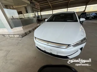  12 BYD QIN PLUS 2022  لون أبيض لؤلؤي مستعمل بحال الوكالة