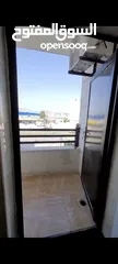  6 شقة مفروشه مساحات مختلفه عمارة عائليه منطقه حيويه على شارع البترا مباشره بجانب كافيه بلاك هاوس