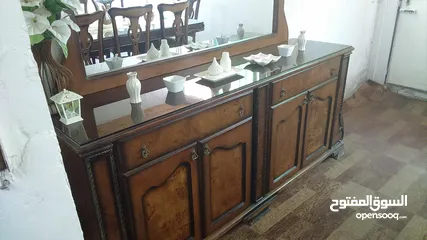  8 طقم سفرة مع بيرو بحالة ممتازة للبيع