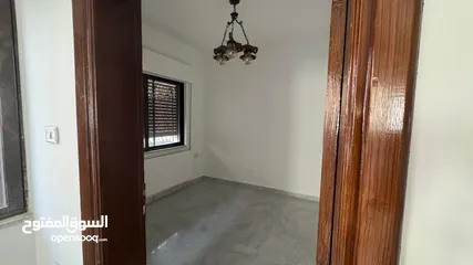 7 Well-Maintained Villa in Umm Al Summaq / فيلا بحالة ممتازة في أم السماق