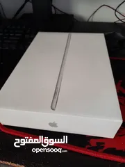  5 ايباد 8 32g مستعمل بحالة ممتازة جدا معاه كل اغراضه الوصلة والعضمة  الاصليات  للبدل على ايفون او بيع