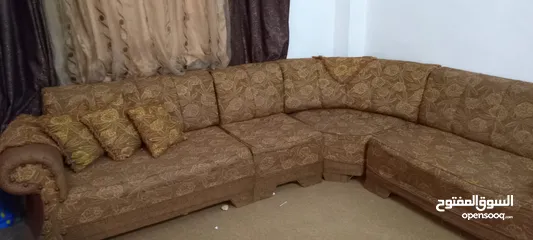  3 كورنر للبيع خشبو نظيف وثقيل